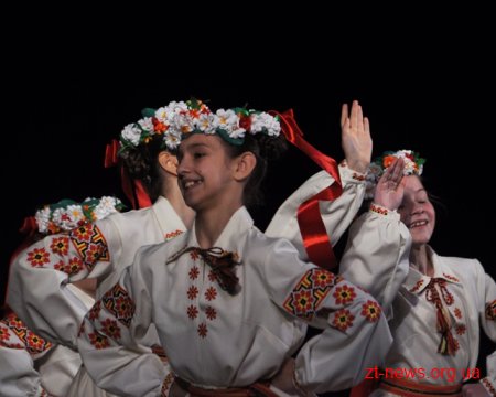 Танцювальний ансамбль «Сонечко» провів благодійний концерт на підтримку онкохворих дітей