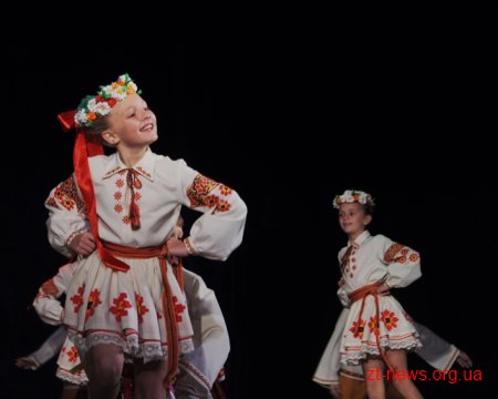 Танцювальний ансамбль «Сонечко» провів благодійний концерт на підтримку онкохворих дітей