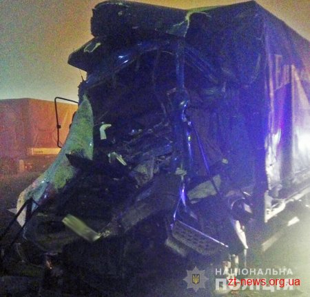 Поблизу Житомира уночі зіштовхнулись дві вантажівки