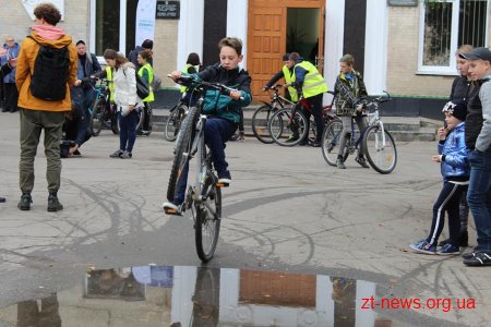 В Коростишівській школі інформаційних технологій відкрили велопарковку та велошколу