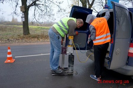 Незалежна лабораторія бере проби з 12 відремонтованих доріг Житомирщини