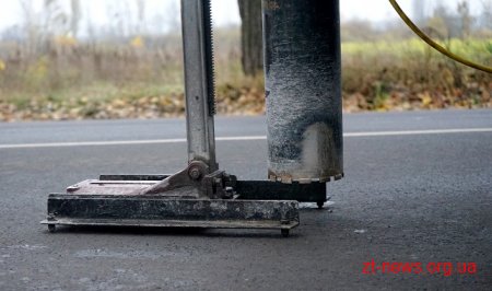 Незалежна лабораторія бере проби з 12 відремонтованих доріг Житомирщини