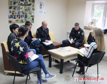 Поліцейські та працівники Центру захисту тварин обговорили дії у разі повідомлень про виявлення бродячих собак