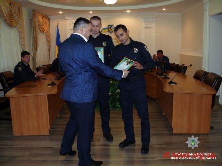 Патрульних, які зі стріляниною затримали домушника, відзначили подяками
