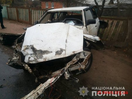 Поблизу Житомира "Москвич" вилетів на зустрічну смугу та зіткнувся з вантажівкою