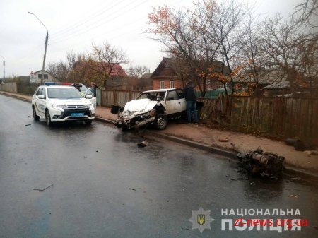 Поблизу Житомира "Москвич" вилетів на зустрічну смугу та зіткнувся з вантажівкою