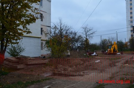 Заміна тепломереж на території мікрорайону Хмільники триває