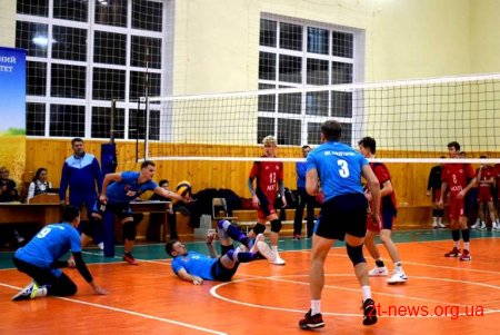 На вихідних обідві волейбольні команди області стали переможцями на різних етапах всеукраїнських змагань