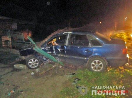 У Бердичівському районі водій "Volkswagen" наїхав на металеву огорожу: 2 людей потрапило до лікарні