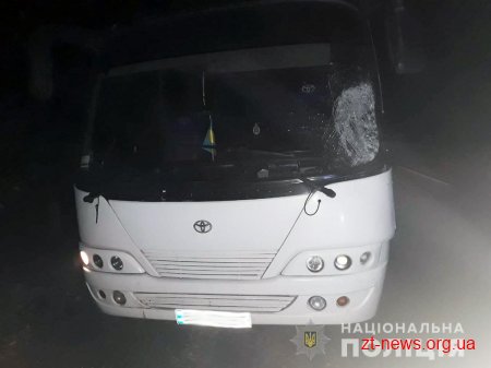 У Житомирському районі чоловік потрапив під колеса автобуса та автомобіля