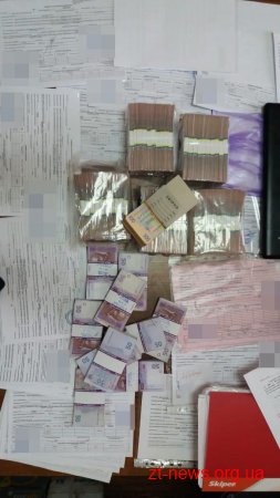 У Житомирі у ході обшуків податківцями вилучено 1,2 млн грн незаконно конвертованих коштів