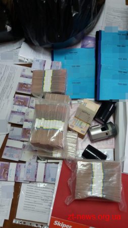 У Житомирі у ході обшуків податківцями вилучено 1,2 млн грн незаконно конвертованих коштів