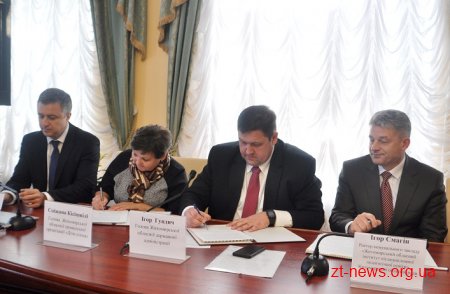 Ігор Гундич підписав меморандуми з ОТГ та містами Житомирщини про розвиток системи захисту дітей