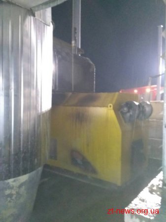 У Бердичеві рятувальники гасили пожежу в зерносушарці