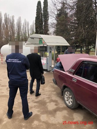На двох нелегальних газових заправках у Житомирі провели обшуки
