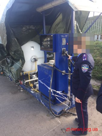 У Житомирі провели обшуки на ще трьох нелегальних газових заправках