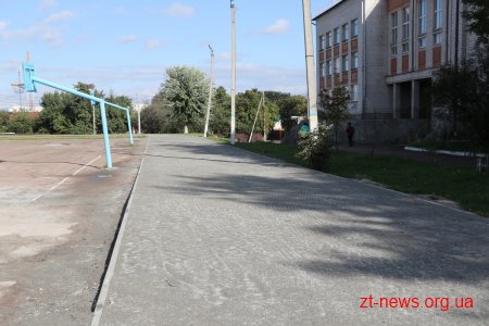 На території міського колегіуму №34 завершили будівництво спортивного майданчику
