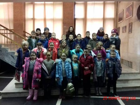200 дітей пільгових категорій відвідали виставу “Хід конем” з нагоди Дня спільних дій в інтересах дітей