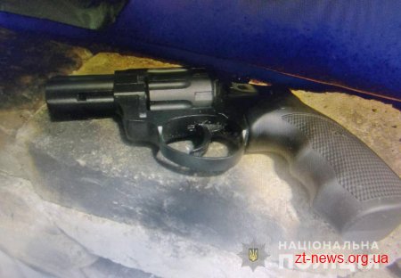 Чоловіка, який півроку переховувався від поліції знайшли в таємному сховку під будинком