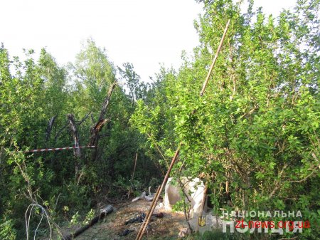 Чоловіка, який півроку переховувався від поліції знайшли в таємному сховку під будинком