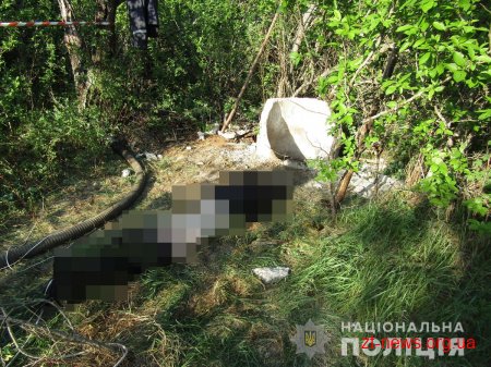 Чоловіка, який півроку переховувався від поліції знайшли в таємному сховку під будинком