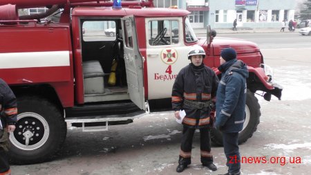 У Бердичеві пожежні гасили умовну пожежу в міському палаці культури