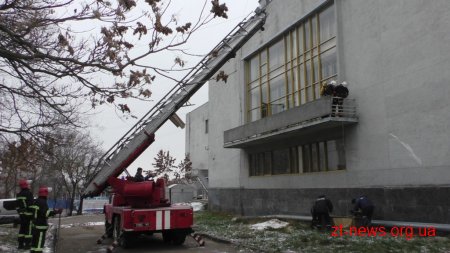 У Бердичеві пожежні гасили умовну пожежу в міському палаці культури