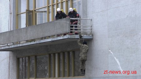 У Бердичеві пожежні гасили умовну пожежу в міському палаці культури