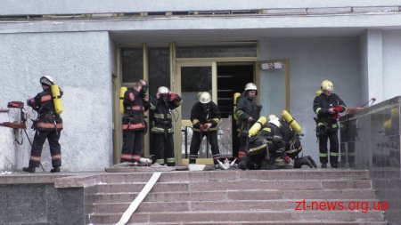 У Бердичеві пожежні гасили умовну пожежу в міському палаці культури