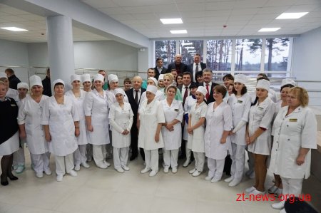 Президент України у Житомирі відвідав Центр вертебрології та реабілітації учасників ООС
