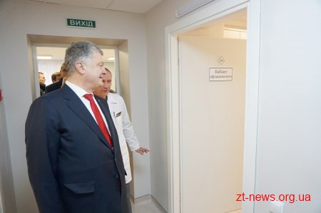 Президент України у Житомирі відвідав Центр вертебрології та реабілітації учасників ООС