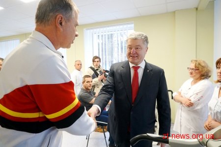 Президент України у Житомирі відвідав Центр вертебрології та реабілітації учасників ООС