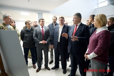 Президент України у Житомирі відвідав Центр вертебрології та реабілітації учасників ООС