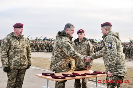 Президент України на Житомирщині вручив десантникам державні нагороди