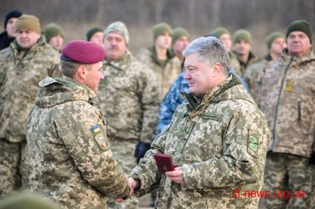 Президент України на Житомирщині вручив десантникам державні нагороди