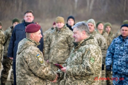 Президент України на Житомирщині вручив десантникам державні нагороди