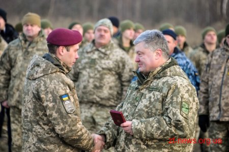 Президент України на Житомирщині вручив десантникам державні нагороди