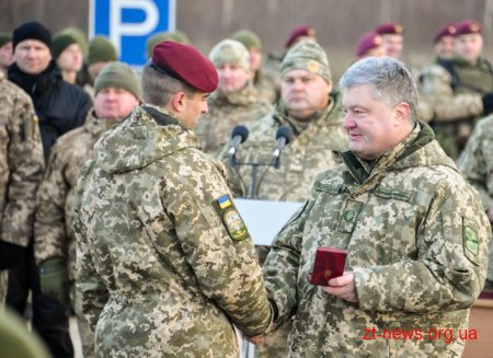 Президент України на Житомирщині вручив десантникам державні нагороди