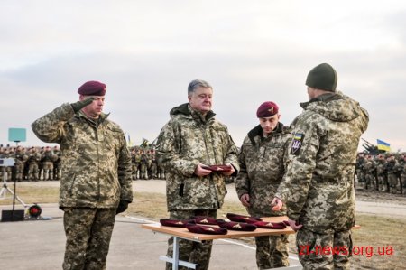 Президент України на Житомирщині вручив десантникам державні нагороди