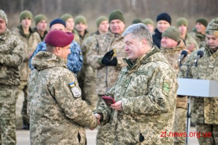 Президент України на Житомирщині вручив десантникам державні нагороди
