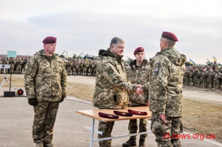 Президент України на Житомирщині вручив десантникам державні нагороди