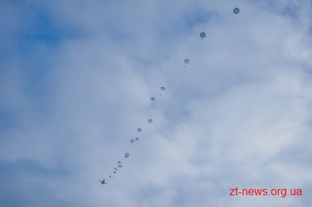 У День Десантно-штурмових військ ЗСУ на Житомирщині військові показали, на що здатна наша армія