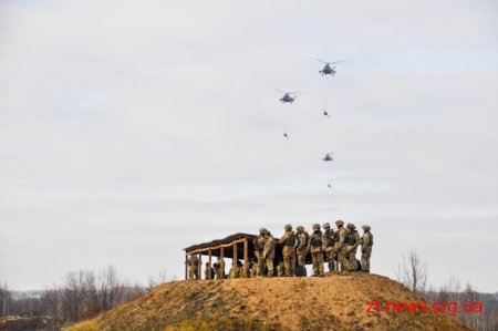 У День Десантно-штурмових військ ЗСУ на Житомирщині військові показали, на що здатна наша армія