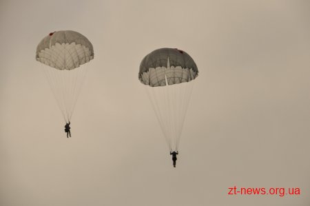 У День Десантно-штурмових військ ЗСУ на Житомирщині військові показали, на що здатна наша армія