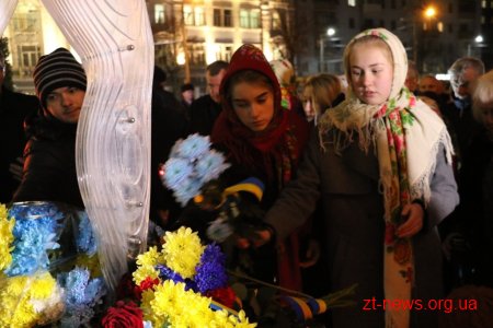 У День Гідності та Свободи сотні житомирян долучились до символічного Віче пам’яті