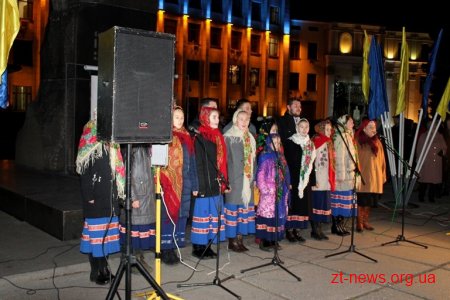 У День Гідності та Свободи сотні житомирян долучились до символічного Віче пам’яті