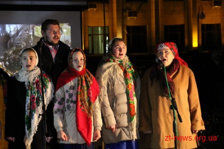 У День Гідності та Свободи сотні житомирян долучились до символічного Віче пам’яті