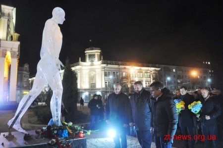 У День Гідності та Свободи сотні житомирян долучились до символічного Віче пам’яті