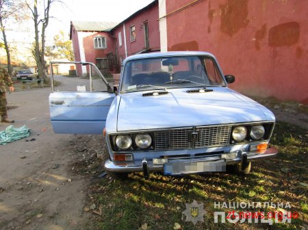У Коростені поліція затримала молодиків, які побили двох чоловіків й обікрали їх автівку