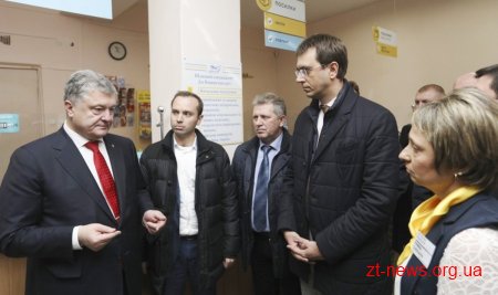 "Укрпошта» не буде скорочувати відділення, і проблем з доставкою пенсій не буде" – Президент на Житомирщині